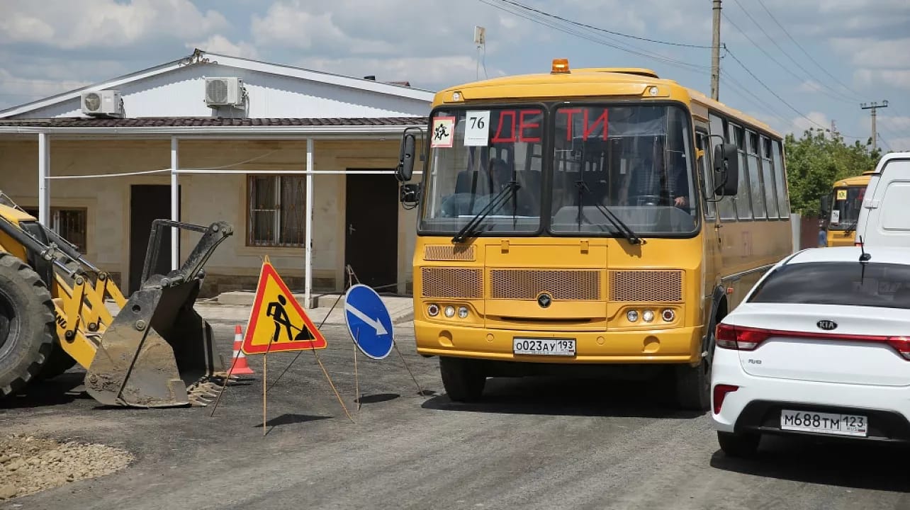 В станице Елизаветинской Краснодара дорогу сделали без тротуаров ВИДЕО